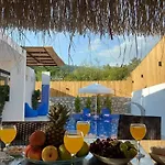 Yesilkoey 1 Bedroom Secluded With Private Pool Hot Tub
