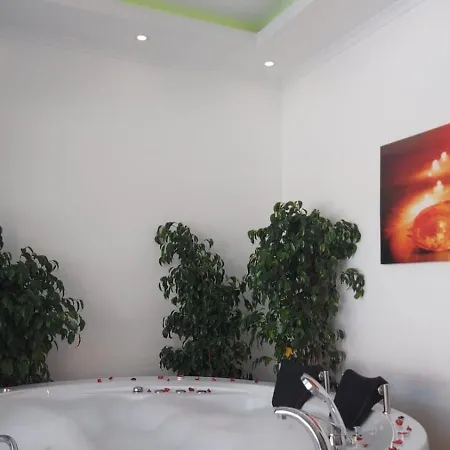 Yesilkoey 1 Bedroom Secluded With Private Pool Hot Tub فيلة *